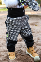 černé vzorované softshellové kalhoty s hebkým chloupkem