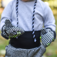 černé vzorované softshellové rukavice s hebkým chloupkem