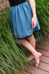 modrá dámská kolová sukně z lehkého materiálu