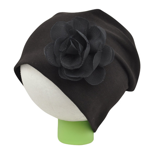 černá bavlněná čepice s kytičkou